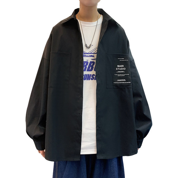 Cămașă bărbătească model larg cu buzunar și inscripții