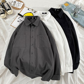 Cămașă de bărbați de culoare uni cu buzunare și nasturi