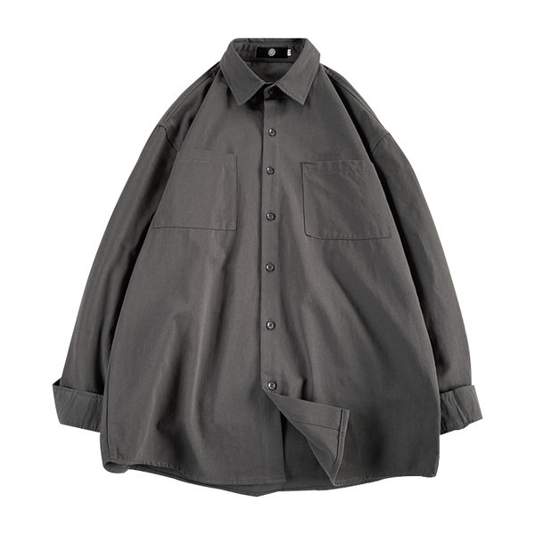 Cămașă de bărbați de culoare uni cu buzunare și nasturi