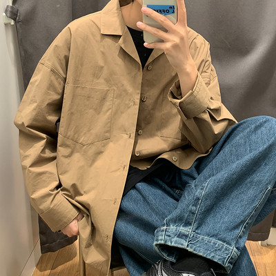 Cămașă de primăvară într-o singură culoare cu nasturi