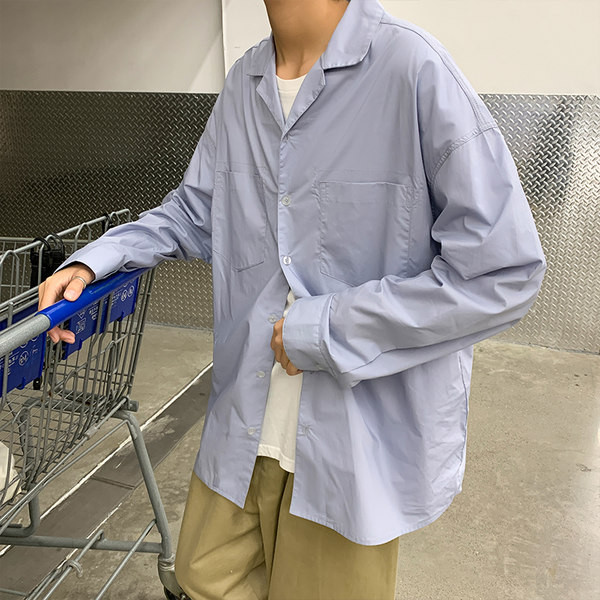 Cămașă de primăvară într-o singură culoare cu nasturi