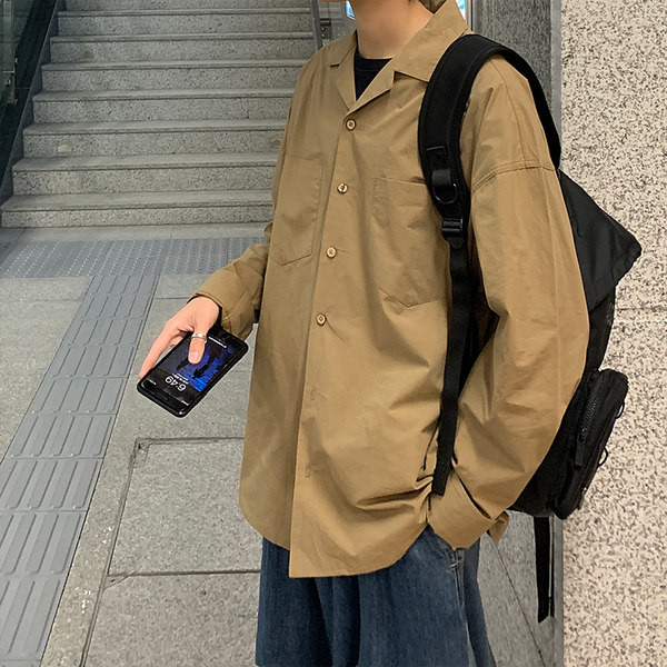 Cămașă de primăvară într-o singură culoare cu nasturi