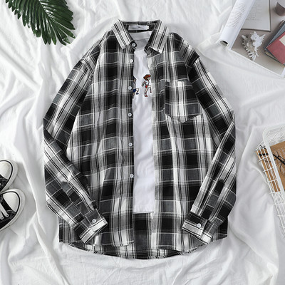 Ανδρικό καρό πουκάμισο με κλασικό κολάρο σε μαύρο και άσπρο χρώμα