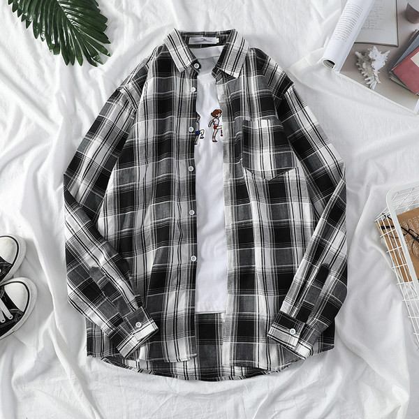 Ανδρικό καρό πουκάμισο με κλασικό κολάρο σε μαύρο και άσπρο χρώμα