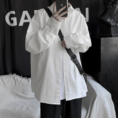 Cămașă lată într-o singură culoare pentru bărbați cu nasturi