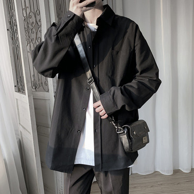 Cămașă lată într-o singură culoare pentru bărbați cu nasturi