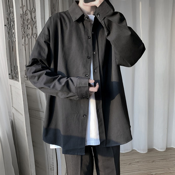 Cămașă lată într-o singură culoare pentru bărbați cu nasturi