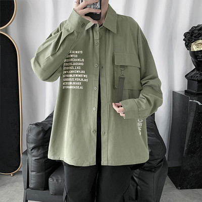 Cămașă de primăvară-vară cu inscripție și element metalic pe buzunar