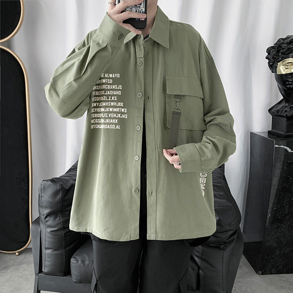 Cămașă de primăvară-vară cu inscripție și element metalic pe buzunar