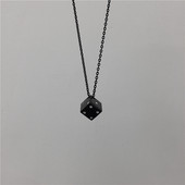 Meeste kaasaegne kett täringu ripatsiga