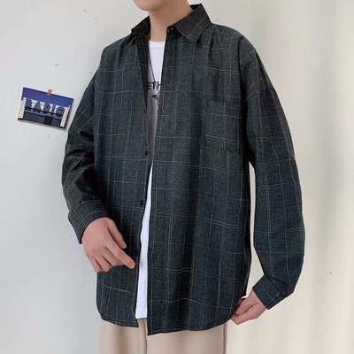 Vīriešu modernais krekls ar kabatu un klasisku apkakli trīs krāsās