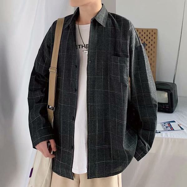 Vīriešu modernais krekls ar kabatu un klasisku apkakli trīs krāsās