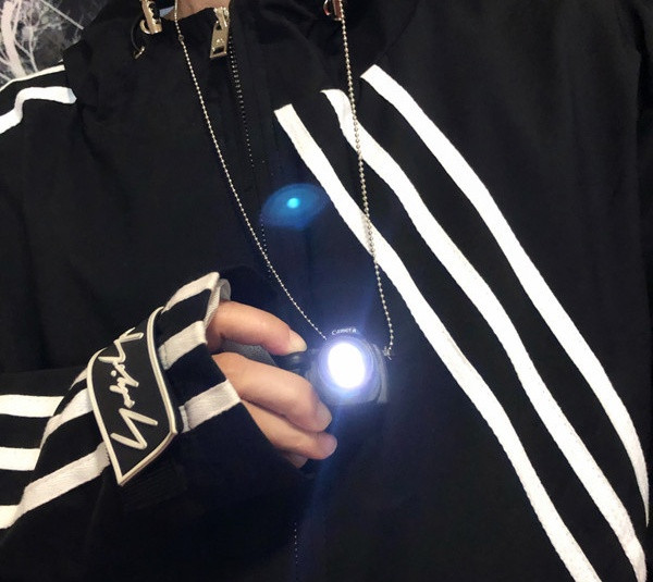 Lanț lung pentru bărbați zilnic cu pandantiv pentru cameră