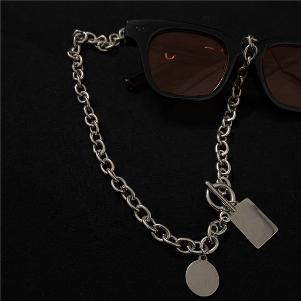 Ανδρική μεταλλική αλυσίδα με διάφορα μενταγιόν