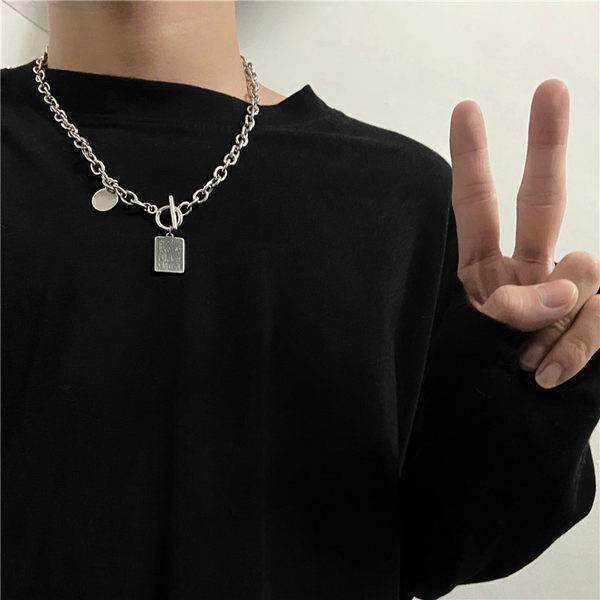 Ανδρική μεταλλική αλυσίδα με διάφορα μενταγιόν