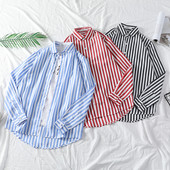 Ριγέ ανδρικό πουκάμισο με κλασικό γιακά και κουμπιά