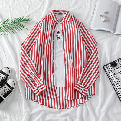 Ριγέ ανδρικό πουκάμισο με κλασικό γιακά και κουμπιά