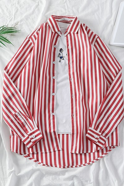 Ριγέ ανδρικό πουκάμισο με κλασικό γιακά και κουμπιά