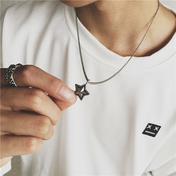 Pašreizējā vīriešu ķēde ar zvaigžņu kulonu