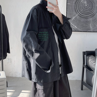 Pavasara plats krekls ar kabatu un uzrakstiem