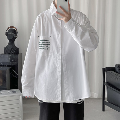 Pavasara plats krekls ar kabatu un uzrakstiem