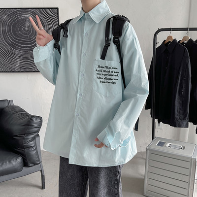 Pavasara plats krekls ar kabatu un uzrakstiem