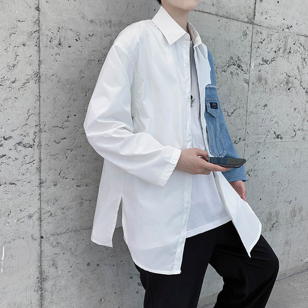 Široki model muške proljetne košulje s gumbima i džepom