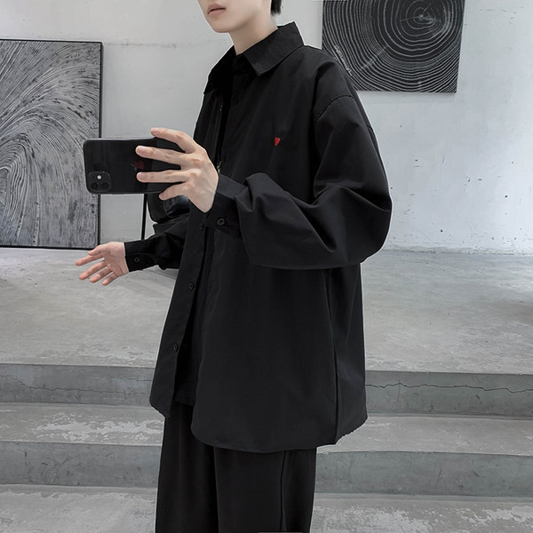 Vīriešu moderns krekls ar izšuvumu un klasisku apkakli