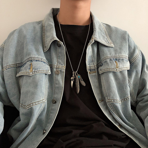 Aktuālā vīriešu ķēdīte ar spalvu piekariņiem