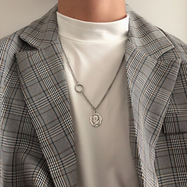 Κομψή ανδρική αλυσίδα με μενταγιόν