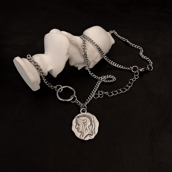 Κομψή ανδρική αλυσίδα με μενταγιόν