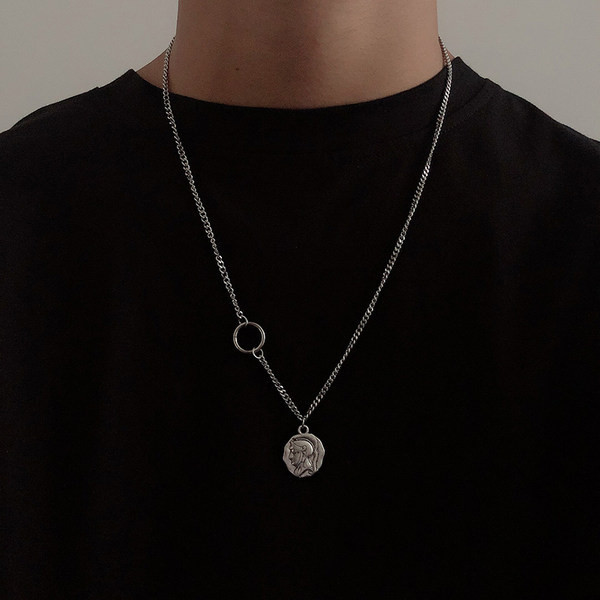 Κομψή ανδρική αλυσίδα με μενταγιόν