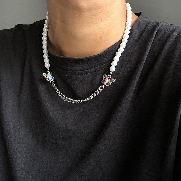 Ανδρική κοντή αλυσίδα με διακοσμητικά μαργαριτάρια και πεταλούδες