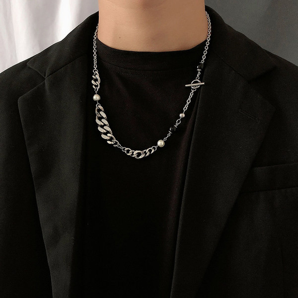 Κοντή κομψή ανδρική αλυσίδα