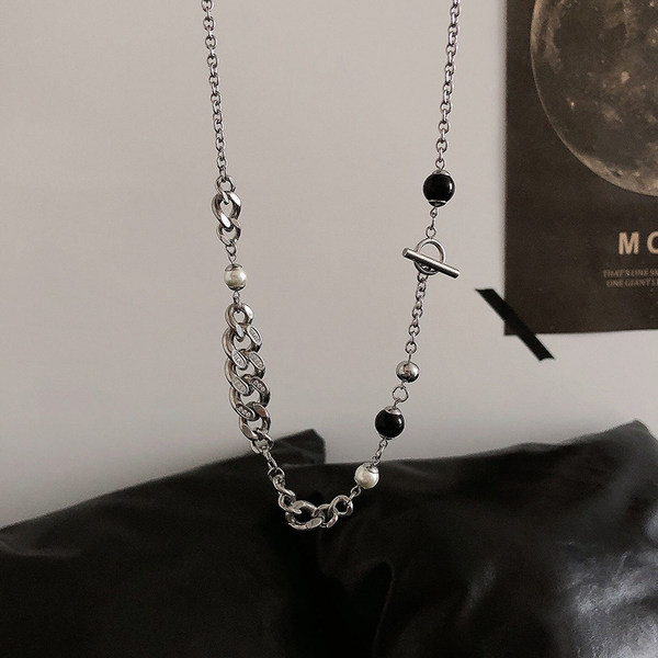 Κοντή κομψή ανδρική αλυσίδα