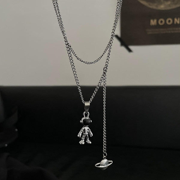 Κομψή μεταλλική ανδρική μακριά αλυσίδα με μενταγιόν