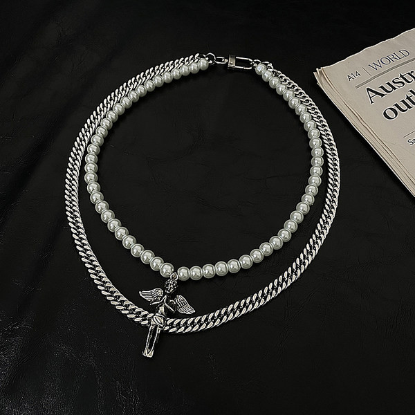 Lanț bărbătesc elegant cu perle decorative și pandantiv