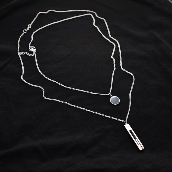 Vīriešu aktuāla garā ķēde ar piekariņu diviem modeļiem