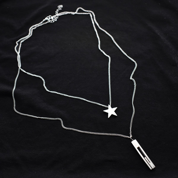 Vīriešu aktuāla garā ķēde ar piekariņu diviem modeļiem