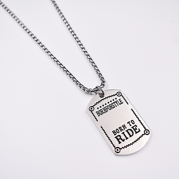 Šiuolaikinė vyriška ilga grandinėlė su pakabuku ir užrašu Born to ride