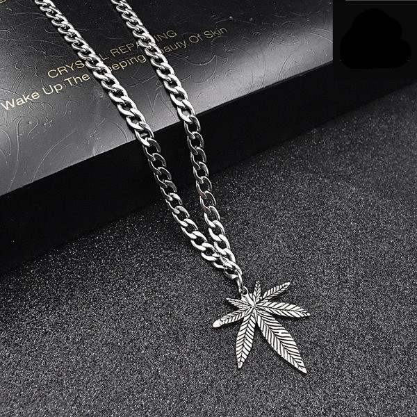 Κομψό ανδρικό μακρύ μοντέλο με μενταγιόν