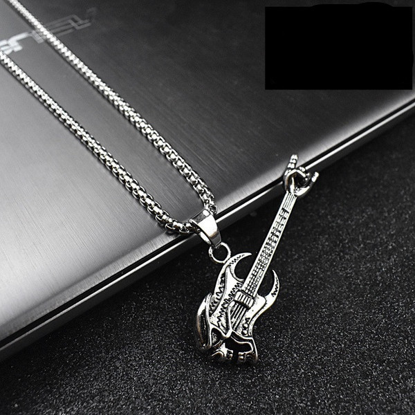 Šiuolaikinė vyriška ilga grandinėlė su gitaros pakabuku