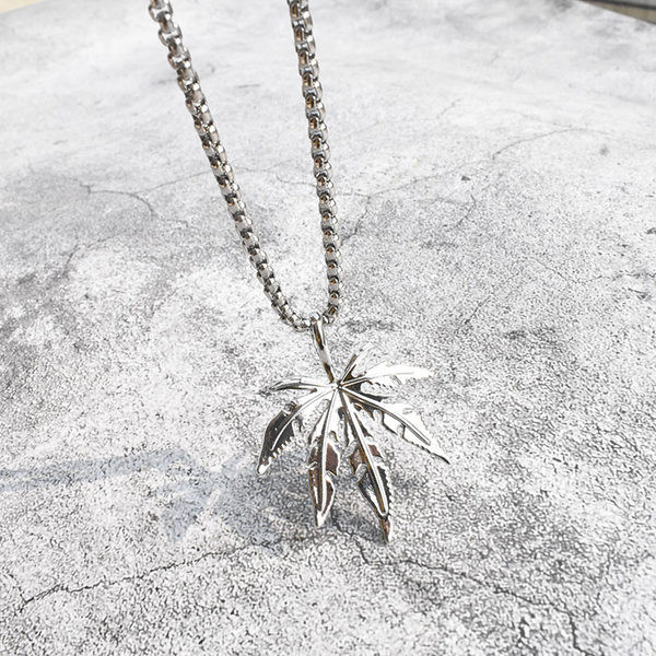 Lanț lung și modern pentru bărbați cu pandantiv