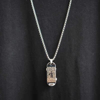 Model lung de lant barbatesc modern cu pandantiv