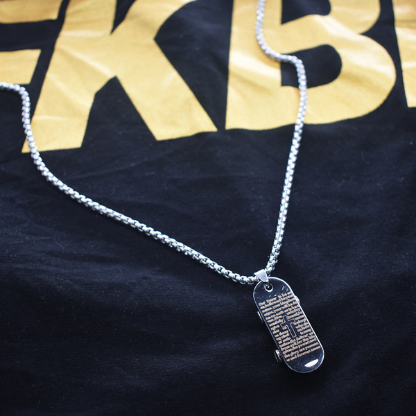 Model lung de lant barbatesc modern cu pandantiv