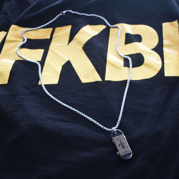 Model lung de lant barbatesc modern cu pandantiv