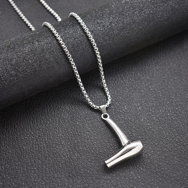 Moderna vīriešu garā ķēde ar piekariņu diviem modeļiem