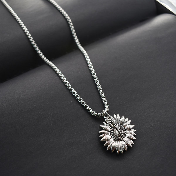 Moderna vīriešu ķēde ar kulonu un uzrakstu Tu esi mana saulīte