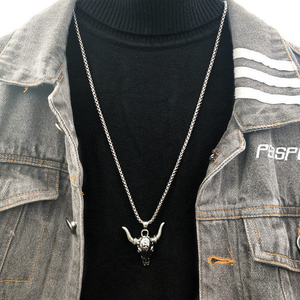 Vīriešu ikdienas garā ķēde ar buļļa kulonu