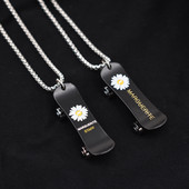 Vīriešu gara ķēde ar skeitborda piekariņu un ziedu